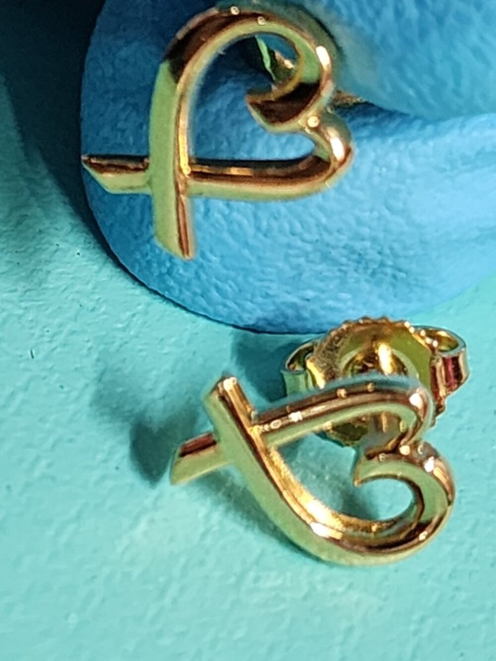 Tiffany & Co 18k gold Paloma loving heart earrings - Picture 3 of 4